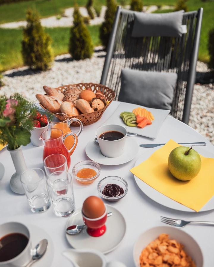 Hotel Bischofhof - Bistro Jasmin Chiusa Bagian luar foto
