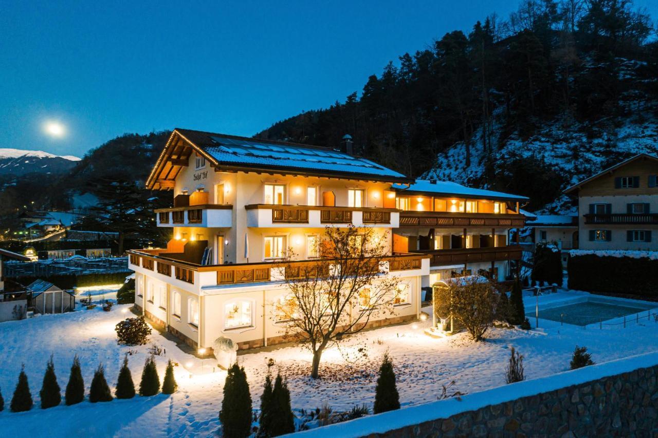 Hotel Bischofhof - Bistro Jasmin Chiusa Bagian luar foto