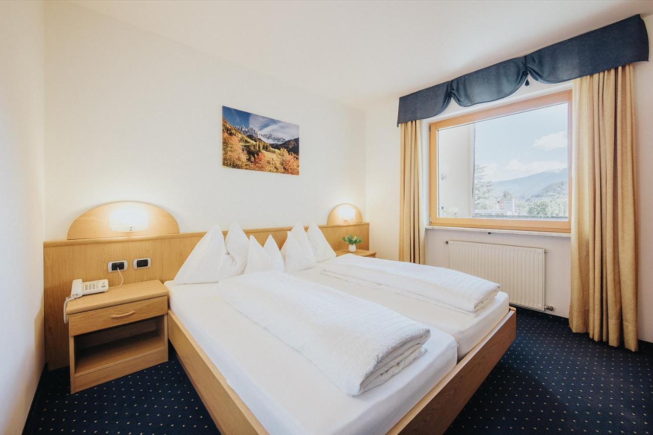 Hotel Bischofhof - Bistro Jasmin Chiusa Bagian luar foto