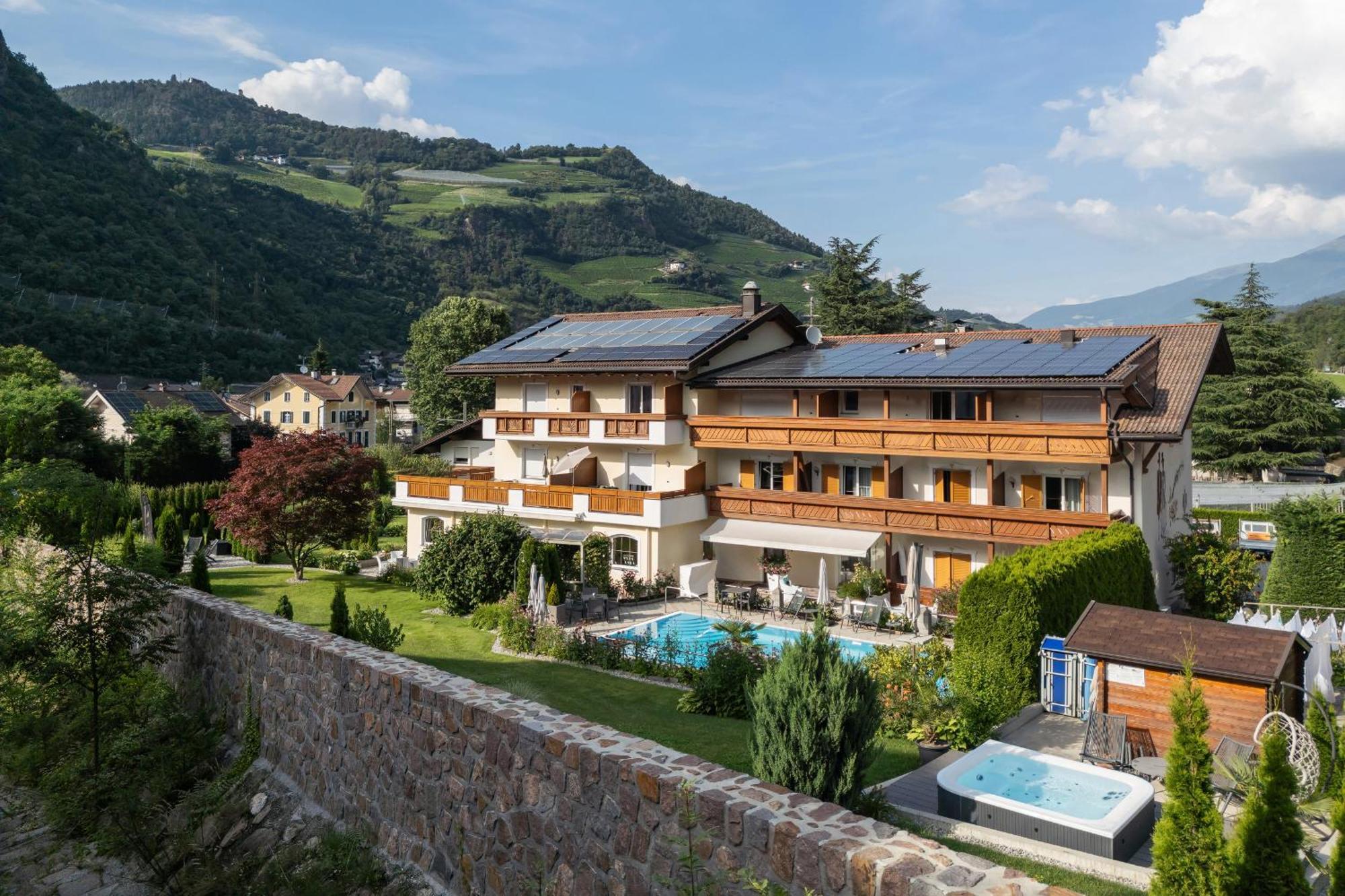 Hotel Bischofhof - Bistro Jasmin Chiusa Bagian luar foto