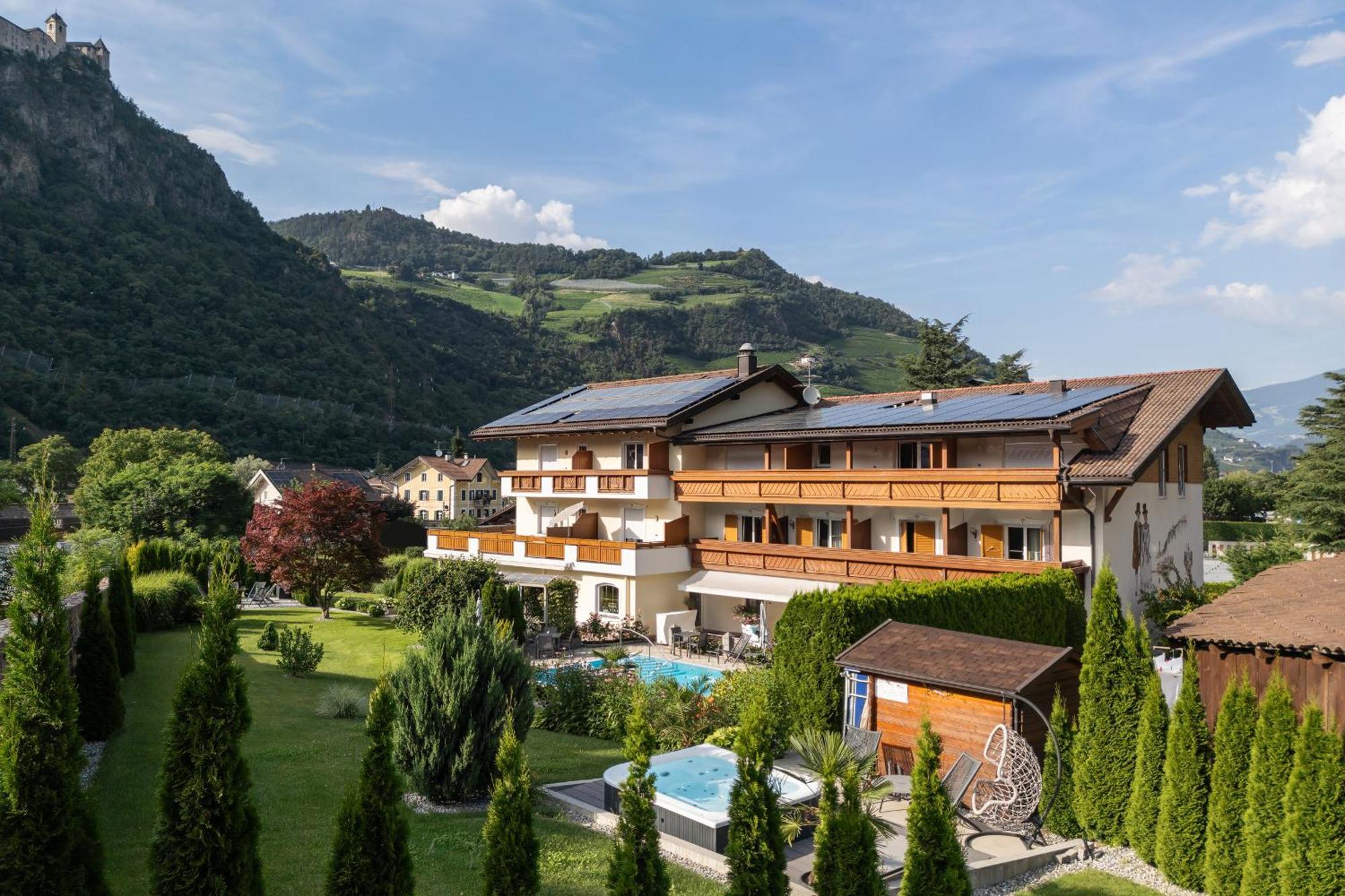 Hotel Bischofhof - Bistro Jasmin Chiusa Bagian luar foto